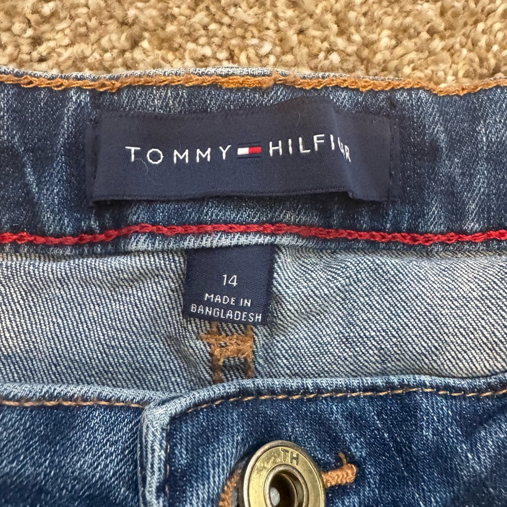 EUC Tommy Hilfiger Women’s Blue Jean Shorts with Rolled Hems size 14 - Picture 3 of 5